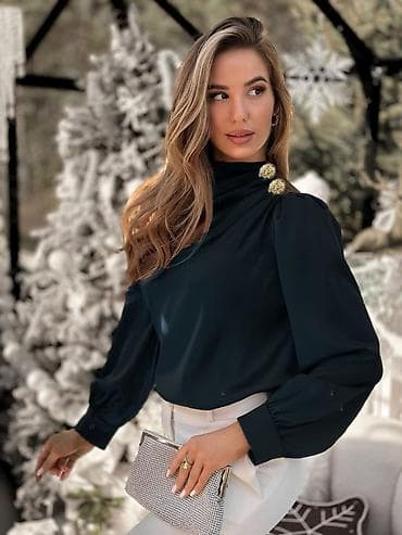 Elegantna ženska bluza sa visokim okovratnikom i dekorativnim naborima na lalafo.rs — 2 Elegantna ženska bluza sa visokim okovratnikom i dekorativnim naborima — 2