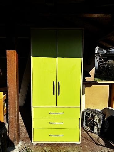 Prodajem očuvan ormar sa policama i tri fioke i komoda. Moze i na lalafo.rs Prodajem očuvan ormar sa policama i tri fioke i komoda. Moze i