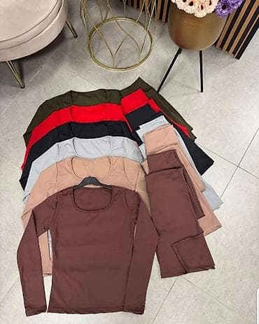 Bluza i pantalone dubok pojas sa elastinom u kompletu. Svetlo na lalafo.rs Bluza i pantalone dubok pojas sa elastinom u kompletu. Svetlo