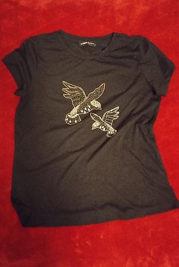 Majice 3komada Vel M imaju elastina nošene po dva puta nove sve tri na lalafo.rs — 4 Majice 3komada Vel M imaju elastina nošene po dva puta nove sve tri — 4