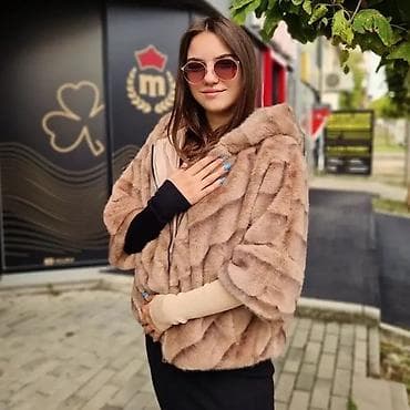 Kratki ženski kaput/pončo sa kapuljačom od veštačkog krzna - na lalafo.rs — 2 Kratki ženski kaput/pončo sa kapuljačom od veštačkog krzna - — 2