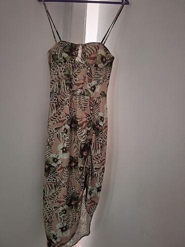 Ženska haljina na bretele, midi dužine, sa floralnim printom u na lalafo.rs — 2 Ženska haljina na bretele, midi dužine, sa floralnim printom u — 2