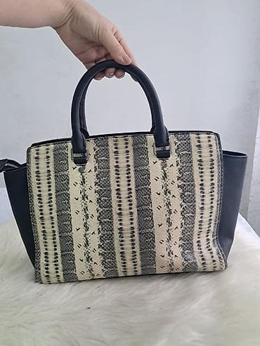 Michael kors original torba u dobrom stanju. Prelepa elegantna torba na lalafo.rs — 2 Michael kors original torba u dobrom stanju. Prelepa elegantna torba — 2