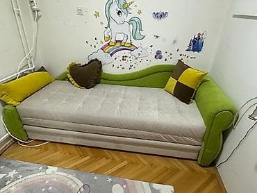 Dečiji kauč u zelenoj i bež boji, dizajniran za udobnost i praktičnost na lalafo.rs — 1 Dečiji kauč u zelenoj i bež boji, dizajniran za udobnost i praktičnost — 1