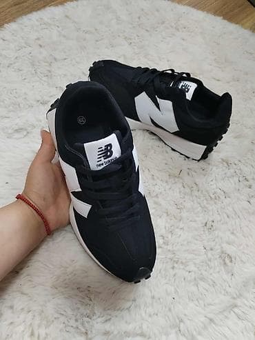 Patike New Balance 327 u crnoj boji sa belim "N" logom sa strane na lalafo.rs — 7 Patike New Balance 327 u crnoj boji sa belim "N" logom sa strane — 7