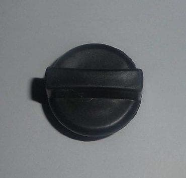 Crni gumeni čep, okruglog oblika sa centralnim usekom. Idealan je za na lalafo.rs Crni gumeni čep, okruglog oblika sa centralnim usekom. Idealan je za