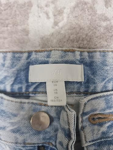 bermude teksas br: H & M MOM Jeans
veličina 38 at lalafo.rs — 1 bermude teksas br: H & M MOM Jeans
veličina 38 — 1
