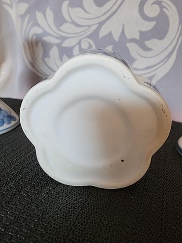 Satula i svecnjak novi,rucno oslikani pa glazirani iz 80ih. Dvodelni na lalafo.rs — 10 Satula i svecnjak novi,rucno oslikani pa glazirani iz 80ih. Dvodelni — 10