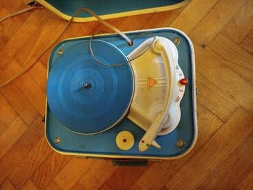 Antique devices: Retro,stari mali gramofon u koferu. Simpatican mali gramofon,vise kao at lalafo.rs — 8 Antique devices: Retro,stari mali gramofon u koferu. Simpatican mali gramofon,vise kao — 8