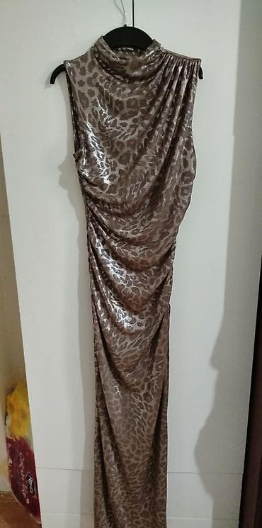 Duga večernja haljina sa leopard printom - Kroj: uska silueta sa na lalafo.rs Duga večernja haljina sa leopard printom - Kroj: uska silueta sa