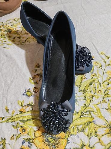 Elegantne ženske salonke u tamnoplavoj boji - Materijal na lalafo.rs Elegantne ženske salonke u tamnoplavoj boji - Materijal