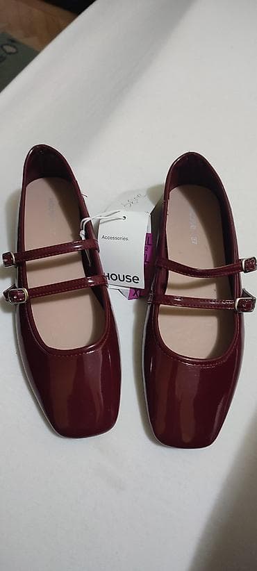 Bordo nove 2000,Massimo Dutti 6000.papuče 500,patike 1000.crno bele na lalafo.rs Bordo nove 2000,Massimo Dutti 6000.papuče 500,patike 1000.crno bele