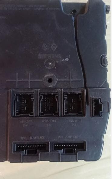 Car Parts: Kompjuter UCH N3, za Renault Megane, Scenic 2, DCI Prodajem kontrolnu at lalafo.rs — 3 Car Parts: Kompjuter UCH N3, za Renault Megane, Scenic 2, DCI Prodajem kontrolnu — 3