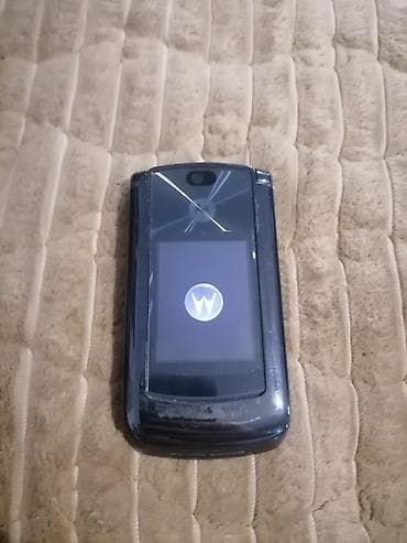 Motorola preklopni telefon (RAZR serija) - Klasični preklopni dizajn na lalafo.rs — 1 Motorola preklopni telefon (RAZR serija) - Klasični preklopni dizajn — 1