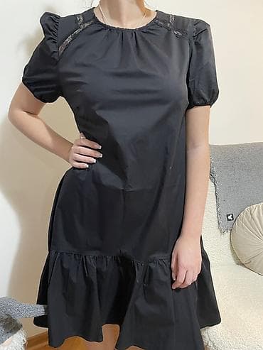 Crna ženska haljina Katrin srednje dužine (iznad kolena), A-kroja sa na lalafo.rs Crna ženska haljina Katrin srednje dužine (iznad kolena), A-kroja sa