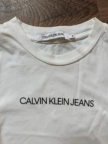 Calvin Klein Jeans ženska majica kratkih rukava - Model: klasična na lalafo.rs — 1 Calvin Klein Jeans ženska majica kratkih rukava - Model: klasična — 1