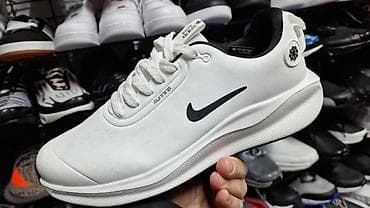 Patike za trčanje sa vodootpornim gornjištem (Gore‑Tex stil), dostupne na lalafo.rs — 4 Patike za trčanje sa vodootpornim gornjištem (Gore‑Tex stil), dostupne — 4