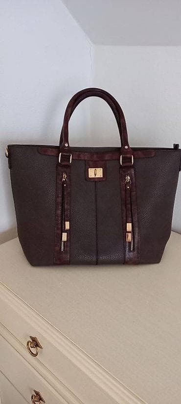 Tamno siva torba sa braon detaljima. Veća torba tamno sive boje sa at lalafo.rs — 6 Tamno siva torba sa braon detaljima. Veća torba tamno sive boje sa — 6