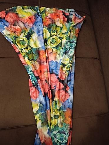 Duga haljina s cvetnim printom - Model: uska silueta koja se blago na lalafo.rs — 3 Duga haljina s cvetnim printom - Model: uska silueta koja se blago — 3