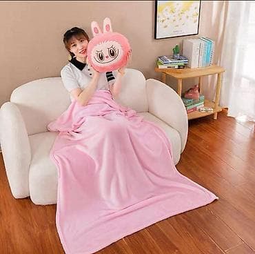 Plišana 2-u-1 jastuk–ćebe set sa motivom zečića - Višenamenski set na lalafo.rs — 1 Plišana 2-u-1 jastuk–ćebe set sa motivom zečića - Višenamenski set — 1