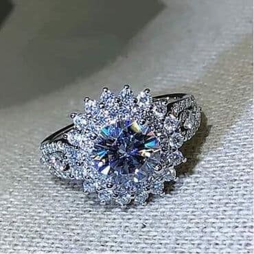 Veličina 7 8
Cena 1100 din na lalafo.rs Veličina 7 8
Cena 1100 din