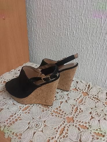 Crne ženske sandale na punu petu - Model: sandale sa otvorenim na lalafo.rs — 1 Crne ženske sandale na punu petu - Model: sandale sa otvorenim — 1