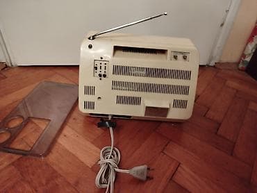 Stari uređaji: Retro tv stari Universum televizor.Prodaje se kao dekoracija jer vise na lalafo.rs — 9 Stari uređaji: Retro tv stari Universum televizor.Prodaje se kao dekoracija jer vise — 9