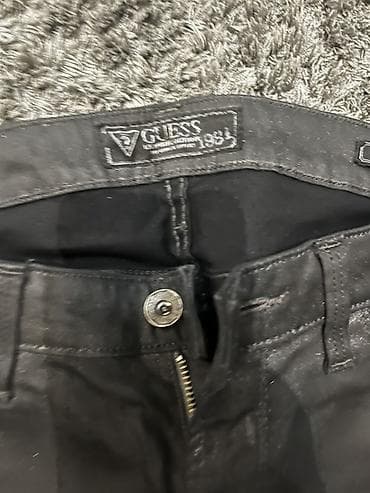 GUESS ženske farmerke – crne skinny - Brend: GUESS (etiketa sa na lalafo.rs GUESS ženske farmerke – crne skinny - Brend: GUESS (etiketa sa