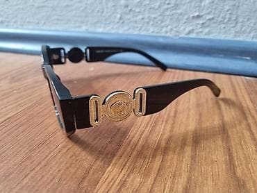 Zenske naocare za sunce Versace
Original na lalafo.rs — 2 Zenske naocare za sunce Versace
Original — 2