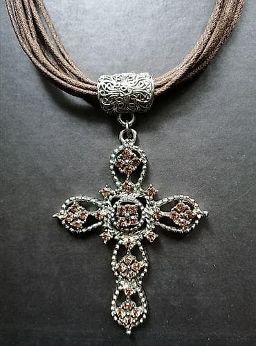 Handbags: Nova ogrlica sa krstom. Nekoriscena at lalafo.rs — 3 Handbags: Nova ogrlica sa krstom. Nekoriscena — 3