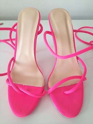Pink sandale - 38 - Novo
Slanje postekspres
CC paket na lalafo.rs Pink sandale - 38 - Novo
Slanje postekspres
CC paket