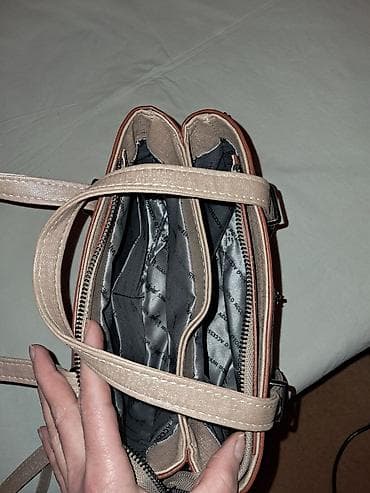 cista koza broj: Miami Polo torba, srednje veličine. Jednom nošena. Plaćena 5300 dinara na lalafo.rs — 5 cista koza broj: Miami Polo torba, srednje veličine. Jednom nošena. Plaćena 5300 dinara — 5