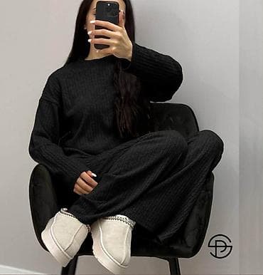 Kompleti
Cena 2300
Uni vel.
V17 at lalafo.rs — 7 Kompleti
Cena 2300
Uni vel.
V17 — 7