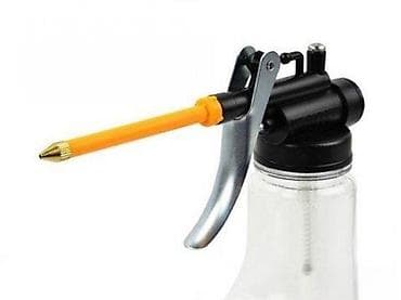Kantica za podmazivanje – 250 ml, providna Poljska Cena: 550 din na lalafo.rs — 2 Kantica za podmazivanje – 250 ml, providna Poljska Cena: 550 din — 2