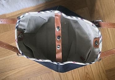 Crna prostrana torba da braon ruckama i burberry šarom na obodu torbe na lalafo.rs — 6 Crna prostrana torba da braon ruckama i burberry šarom na obodu torbe — 6