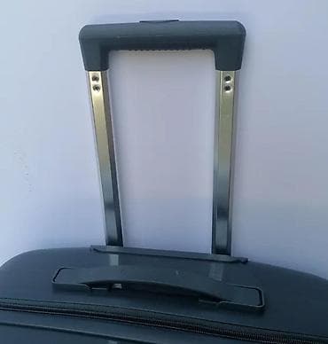 Travel suitcases and bags: Čvrst tamnosivi kofer sa točkovima i teleskopskom ručkom, idealan za at lalafo.rs — 4 Travel suitcases and bags: Čvrst tamnosivi kofer sa točkovima i teleskopskom ručkom, idealan za — 4