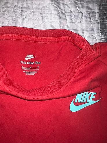 NIKE majica vel.M (137-147cm) nošena ali super očuvana na lalafo.rs — 3 NIKE majica vel.M (137-147cm) nošena ali super očuvana — 3