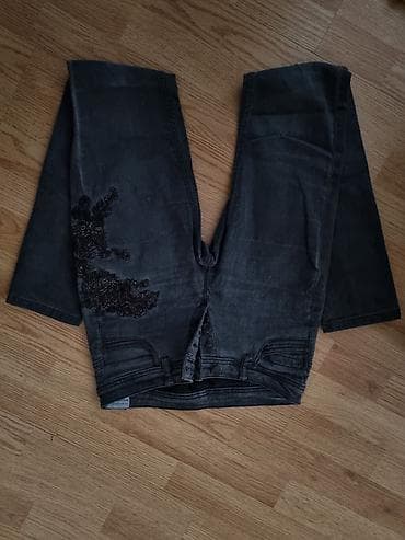 bermude teksas br: Muške farmerke tamnosive boje sa izvezenim detaljima na levoj at lalafo.rs — 2 bermude teksas br: Muške farmerke tamnosive boje sa izvezenim detaljima na levoj — 2