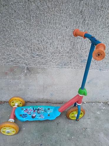 Children's Items: Trotinet sa tri tocka – jedan napred i dva pozadi,nosivosti do 40kg at lalafo.rs — 1 Children's Items: Trotinet sa tri tocka – jedan napred i dva pozadi,nosivosti do 40kg — 1