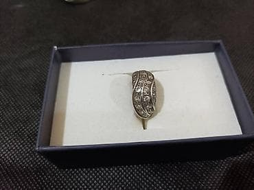 Na prodaju srebrni prsten sa cirkonima na lalafo.rs Na prodaju srebrni prsten sa cirkonima