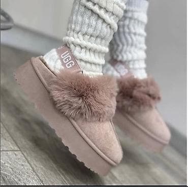 Ugg obuća 40.5 na lalafo.rs — 2 Ugg obuća 40.5 — 2