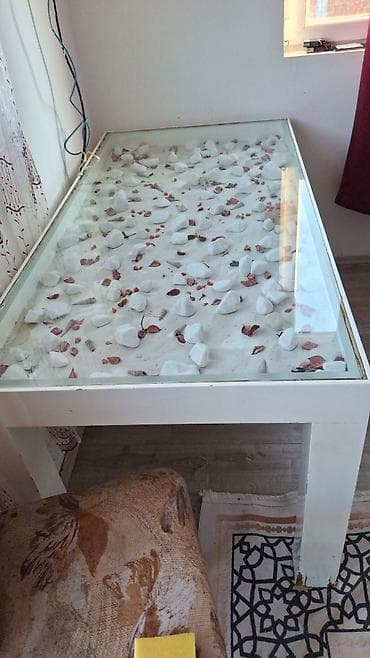 Dekorativni sto sa staklenom pločom i “beach” insertom. - at lalafo.rs — 1 Dekorativni sto sa staklenom pločom i “beach” insertom. - — 1