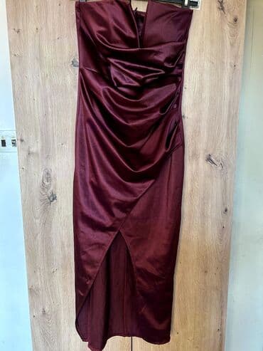 Elegantna bordo satenska haljina bez bretela - Kroj: uska silueta na lalafo.rs Elegantna bordo satenska haljina bez bretela - Kroj: uska silueta