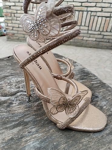 Sandale br 37
Jednom nosene na lalafo.rs — 8 Sandale br 37
Jednom nosene — 8