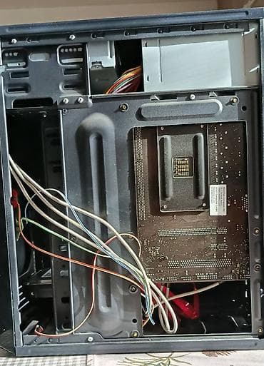 Na prodaju kompjuter sa specifikacijama: CPU: AMD A4 4020 3.2GHz na lalafo.rs — 4 Na prodaju kompjuter sa specifikacijama: CPU: AMD A4 4020 3.2GHz — 4