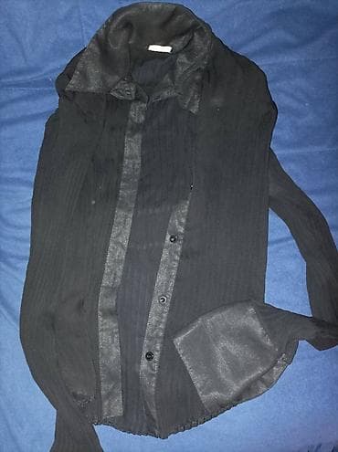 Na prodaju crna svilena košulja, M veličina, u extra stanju, kao nova na lalafo.rs Na prodaju crna svilena košulja, M veličina, u extra stanju, kao nova