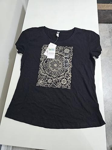 dve suknje po: Ženska majica kratkih rukava, crna, sa okruglim izrezom. Na prednjoj na lalafo.rs — 1 dve suknje po: Ženska majica kratkih rukava, crna, sa okruglim izrezom. Na prednjoj — 1