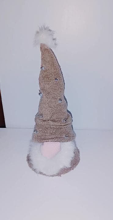 Dekorativni novogodišnji patuljak - Materijal: pletena kapa u bež na lalafo.rs — 3 Dekorativni novogodišnji patuljak - Materijal: pletena kapa u bež — 3