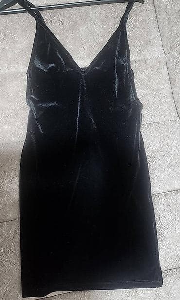 Personal Items: Tunika crne boje, baršunastog pliša, sa prorezom na leđima, na at lalafo.rs — 1 Personal Items: Tunika crne boje, baršunastog pliša, sa prorezom na leđima, na — 1
