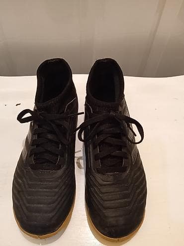 Odlicno ocuvane Adidas Predator 34 – patike za fudbal u sali (indoor) na lalafo.rs — 2 Odlicno ocuvane Adidas Predator 34 – patike za fudbal u sali (indoor) — 2